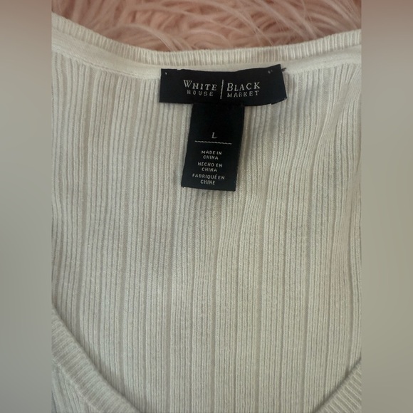 White House Black Market v-neck long sleeve sweater - Picture 2 of 9